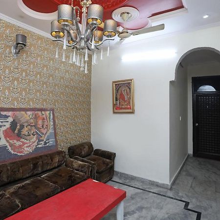Oyo Stay The Castle Near M2K Cinemas Rohini Új-Delhi Kültér fotó