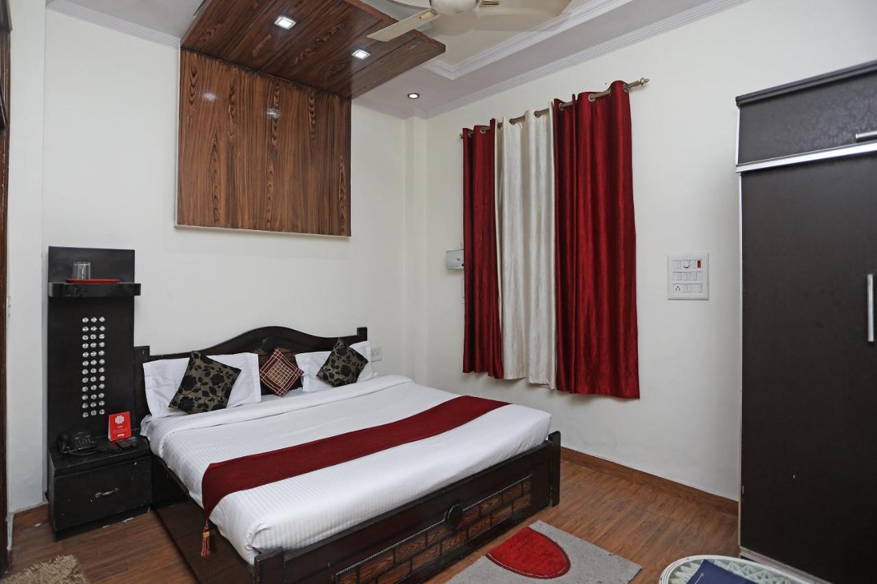 Oyo Stay The Castle Near M2K Cinemas Rohini Új-Delhi Kültér fotó
