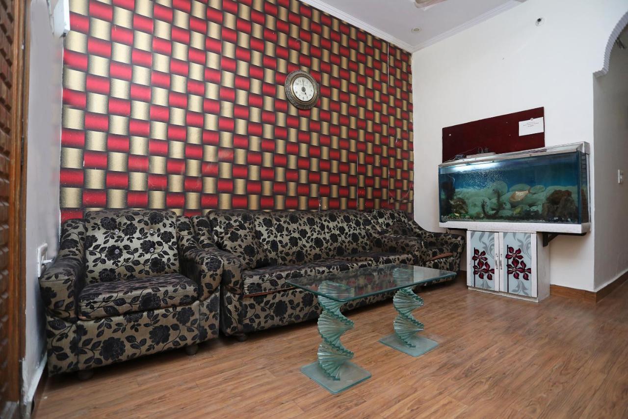 Oyo Stay The Castle Near M2K Cinemas Rohini Új-Delhi Kültér fotó