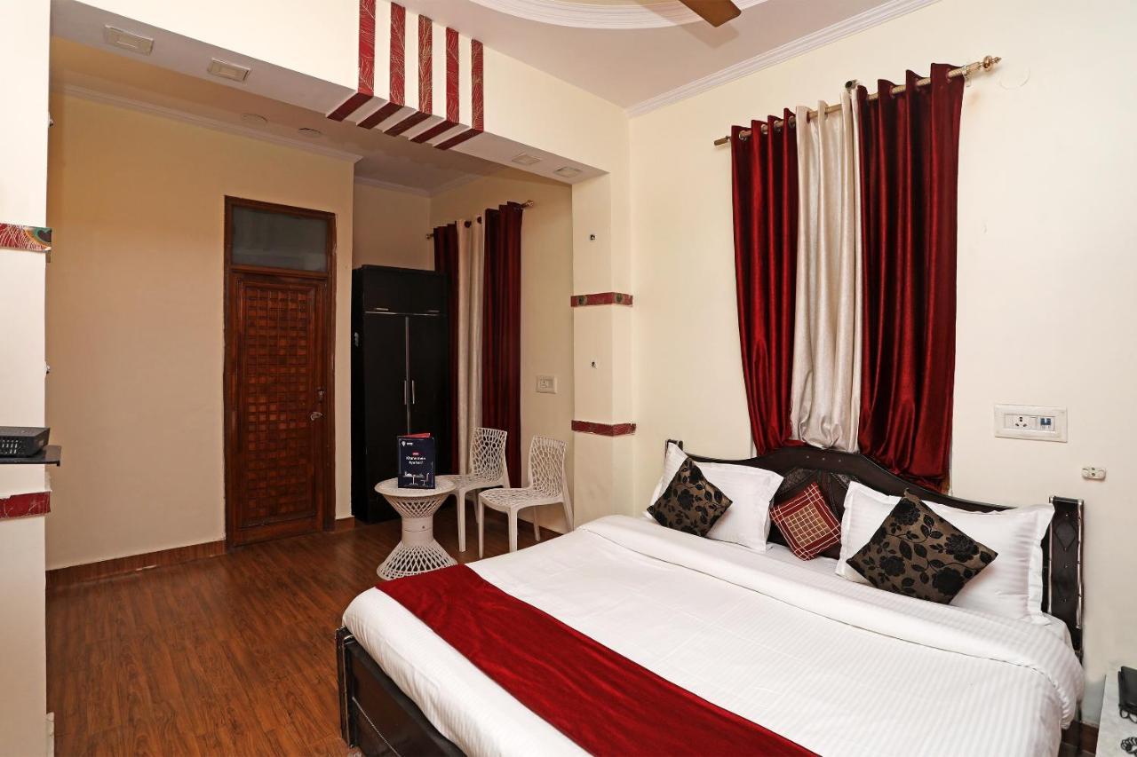 Oyo Stay The Castle Near M2K Cinemas Rohini Új-Delhi Kültér fotó