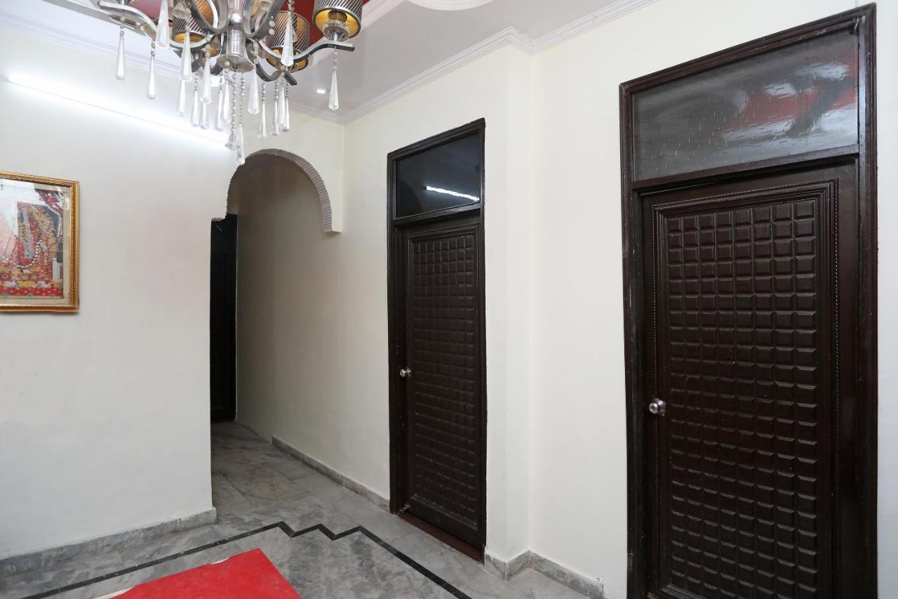Oyo Stay The Castle Near M2K Cinemas Rohini Új-Delhi Kültér fotó