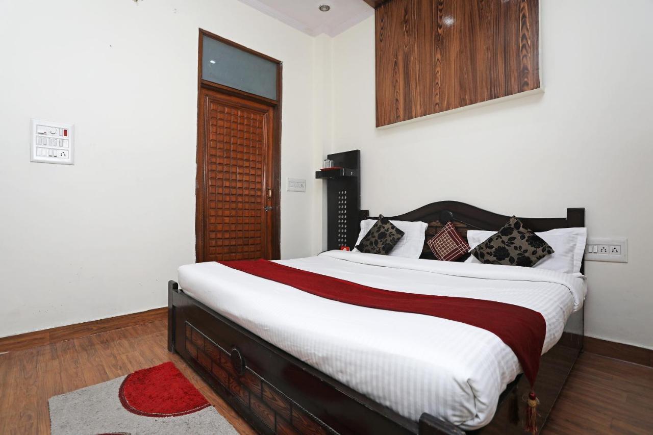 Oyo Stay The Castle Near M2K Cinemas Rohini Új-Delhi Kültér fotó