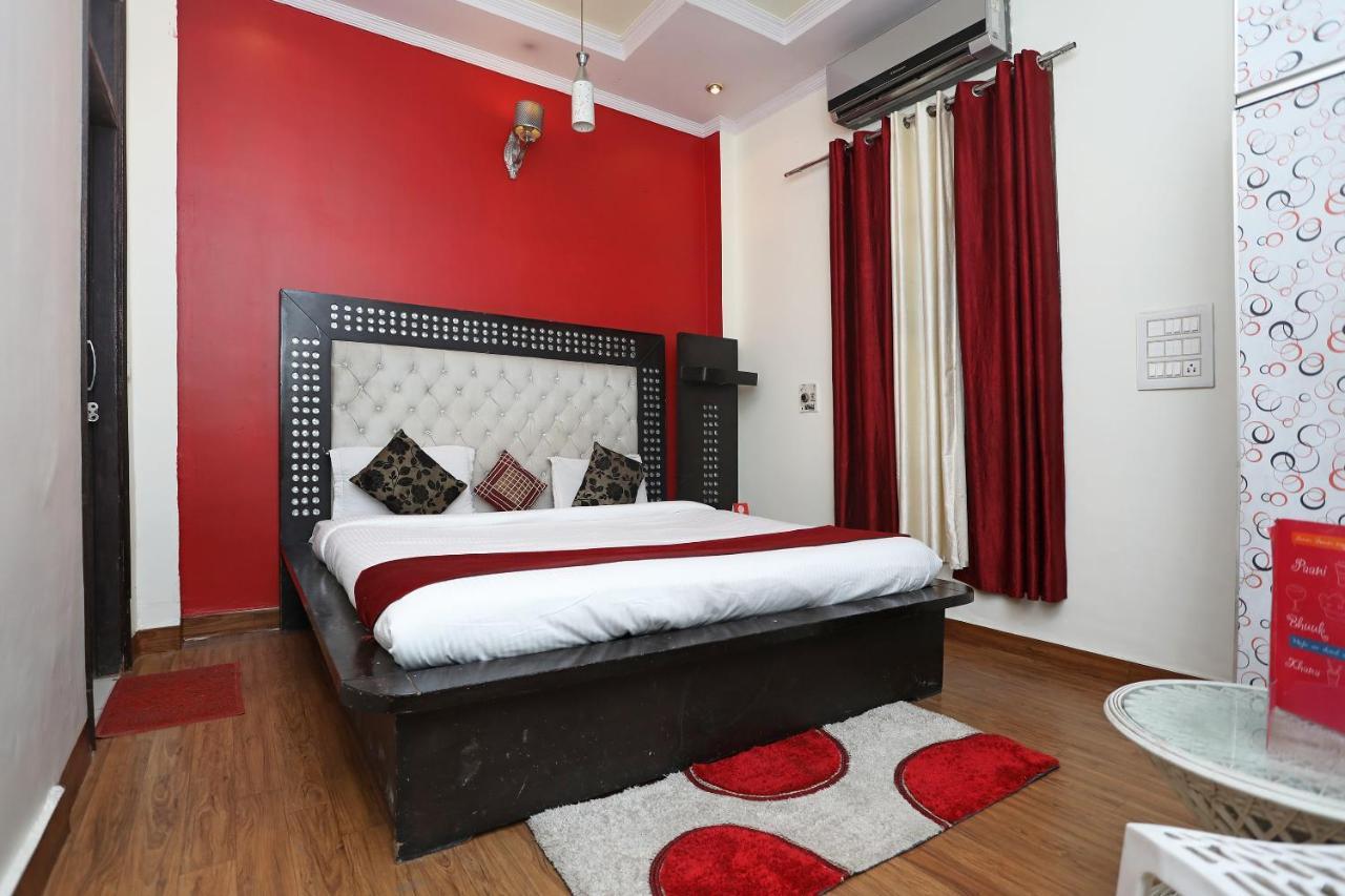 Oyo Stay The Castle Near M2K Cinemas Rohini Új-Delhi Kültér fotó